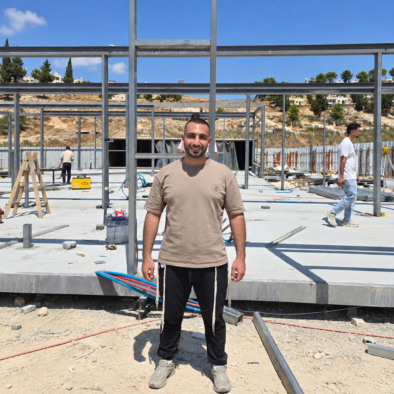 צוות יהודה מבנים בשטח